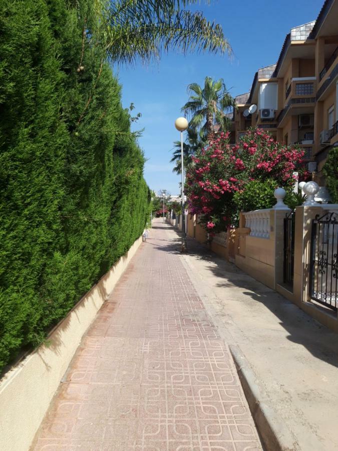 Punta Prima Pleasure With Private Parking In A Gated Community Close To The Beach Torrevieja Ngoại thất bức ảnh