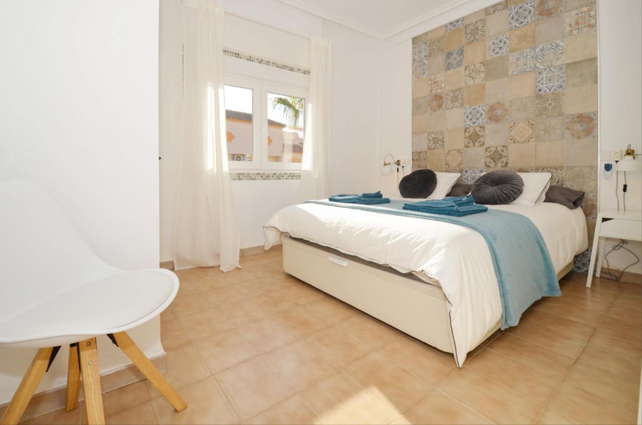 Punta Prima Pleasure With Private Parking In A Gated Community Close To The Beach Torrevieja Ngoại thất bức ảnh