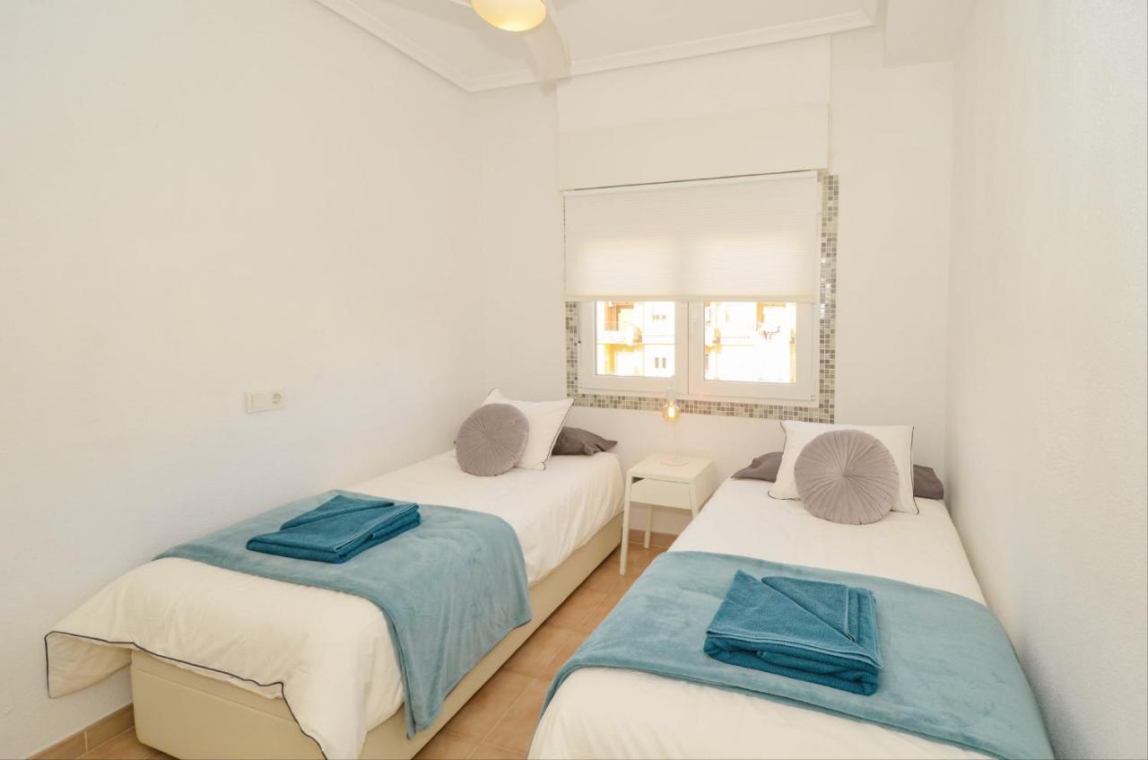 Punta Prima Pleasure With Private Parking In A Gated Community Close To The Beach Torrevieja Ngoại thất bức ảnh